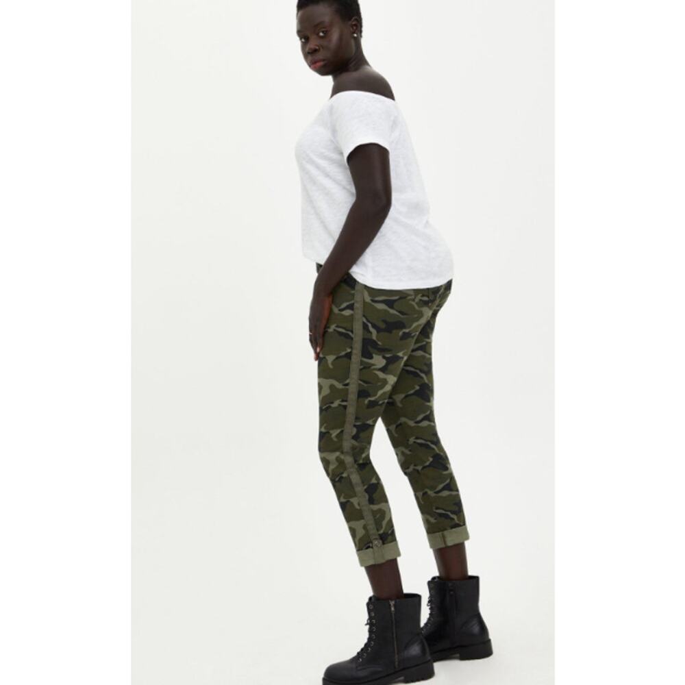 Torrid Size 22‎ Crop Aviator Skinny Stretch Twill Mid-Rise Pant Dark Camo